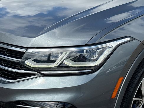 Used 2022 Volkswagen Tiguan SEL R-Line AWD/4WD image 9