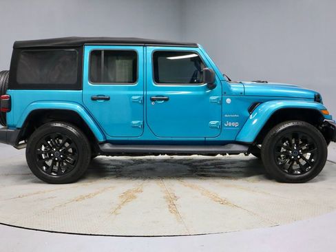 Used 2024 Jeep Wrangler Unlimited Sahara w/ Technology Group AWD/4WD image 13
