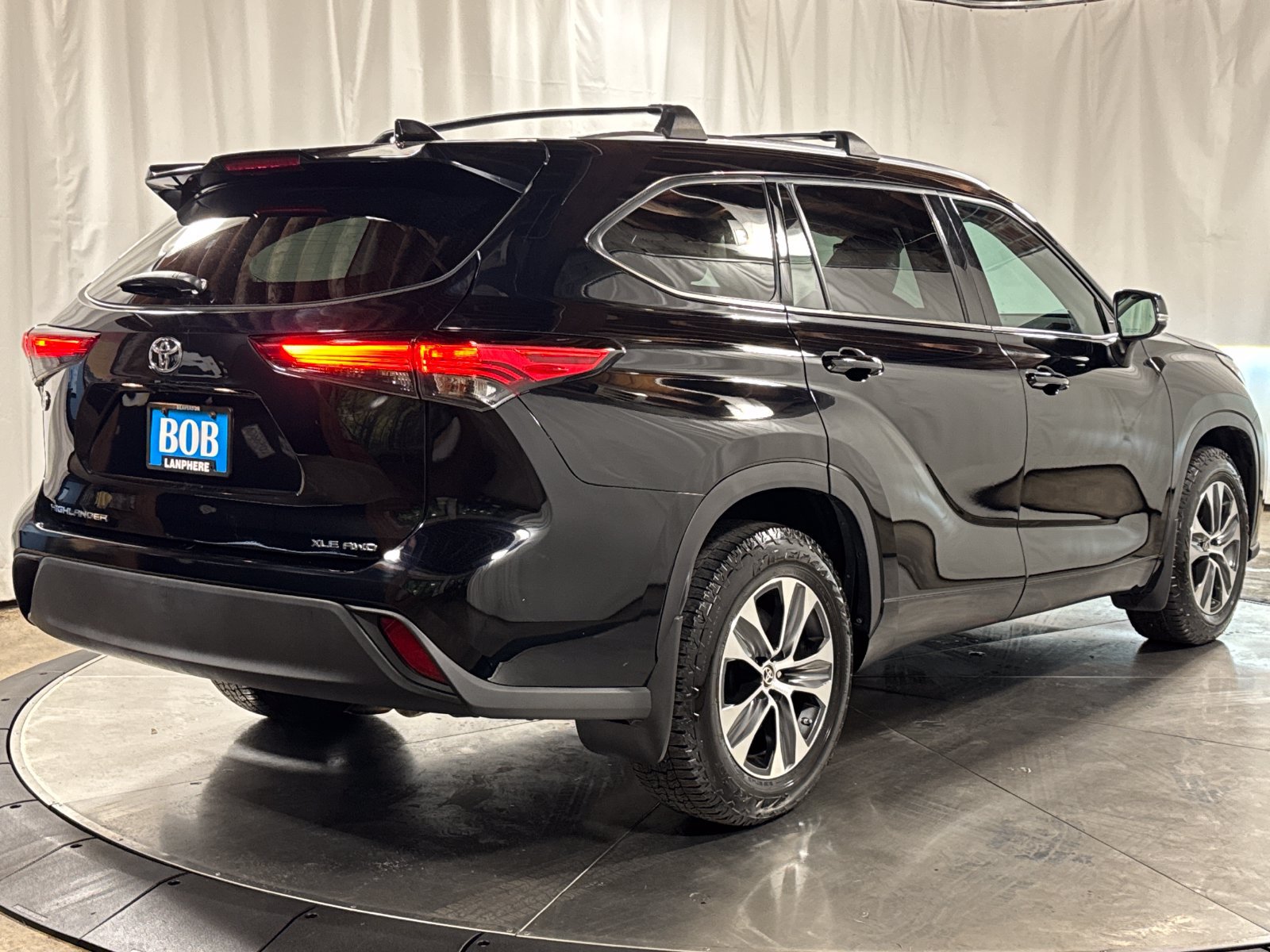 Used 2021 Toyota Highlander XLE AWD/4WD image 10
