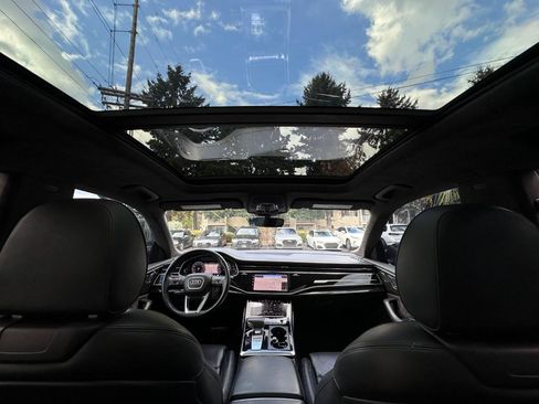 Used 2019 Audi Q8 Prestige w/ Luxury Package AWD/4WD image 13