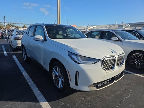 Used 2025 BMW X3 xDrive30i w/ Premium Package image 2