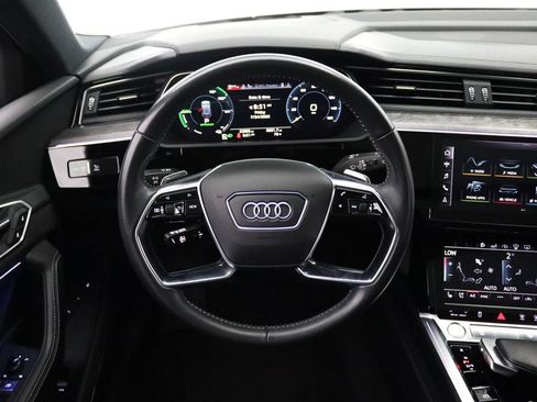 Used 2019 Audi e-tron Prestige w/ Prestige Package AWD/4WD image 18