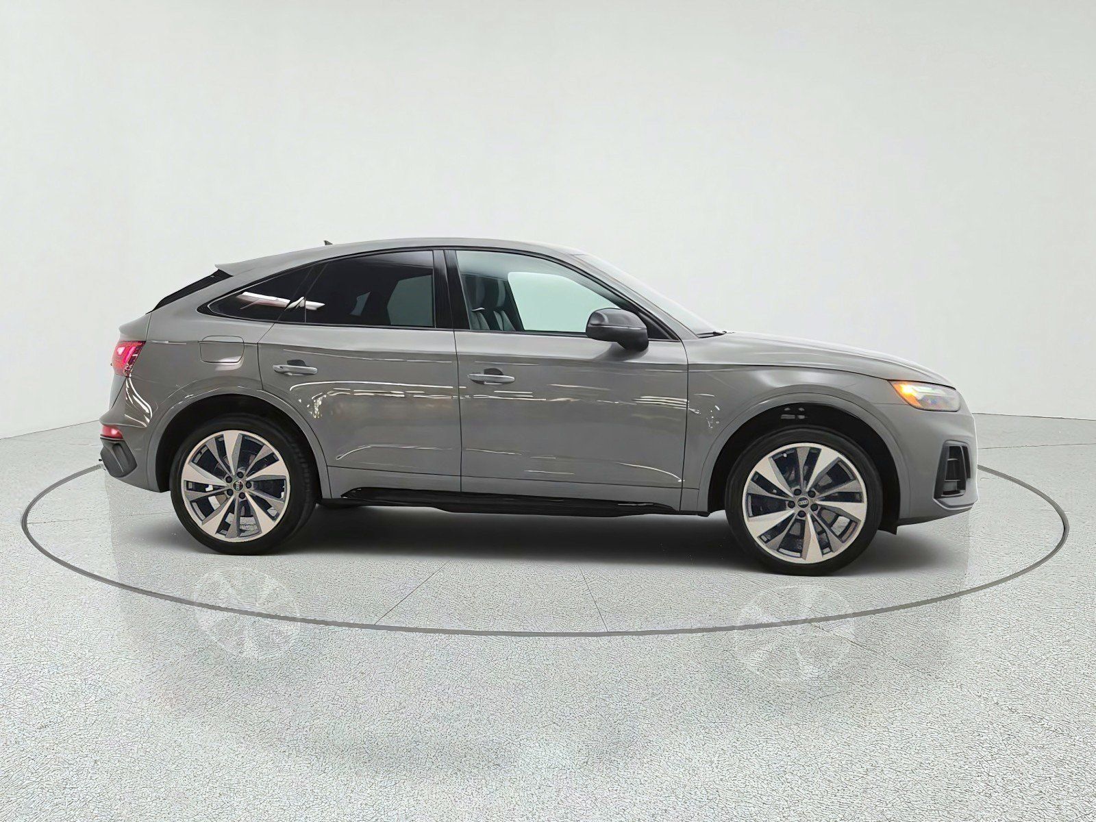 Used 2023 Audi SQ5 Premium Plus w/ Premium Plus Package AWD/4WD image 4