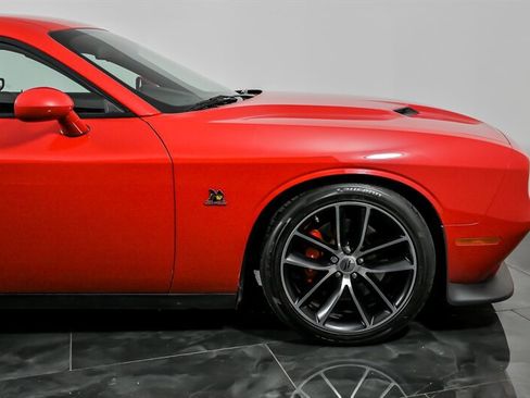 Used 2018 Dodge Challenger R/T Scat Pack w/ Leather Interior Group RWD image 12