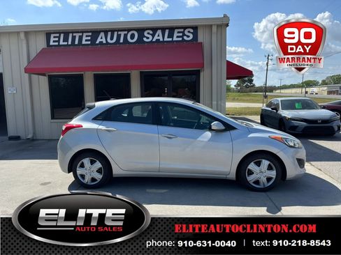 Used 2017 Hyundai Elantra GT image 1