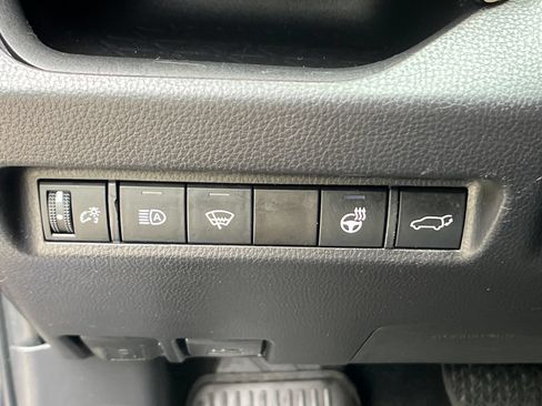 Used 2022 Toyota RAV4 XLE w/ Convenience Package AWD/4WD image 28
