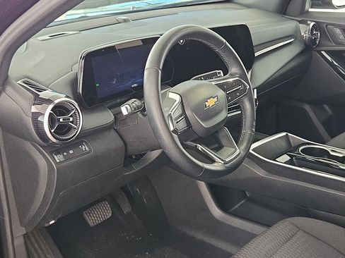 Used 2025 Chevrolet Equinox LT FWD image 16