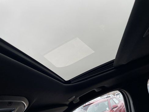 New 2025 Jeep Grand Cherokee Altitude image 17