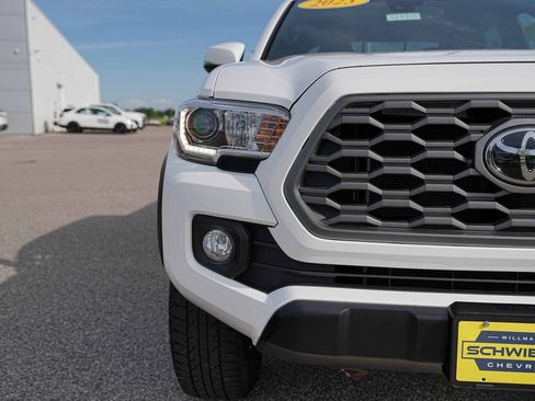 Used 2023 Toyota Tacoma TRD Off-Road AWD/4WD image 3