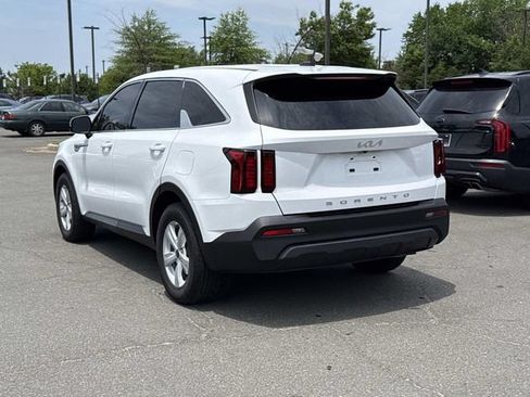 Used 2022 Kia Sorento LX FWD image 4