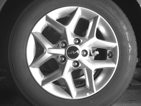 Used 2025 Kia Soul LX w/ LX Technology Package FWD image 17