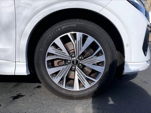 Used 2023 Audi Q4 e-tron Premium Plus image 12