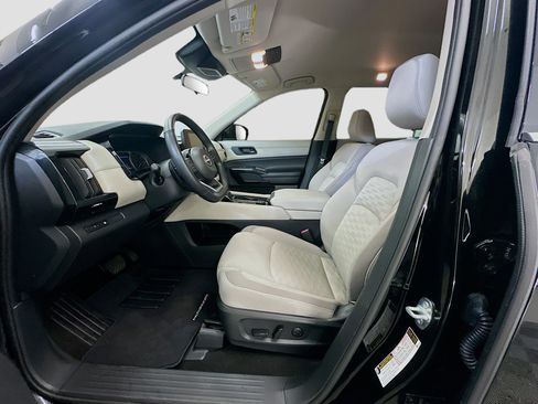 Used 2023 Nissan Pathfinder SV image 13