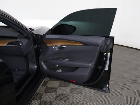 Used 2023 Audi e-tron GT Premium Plus image 22