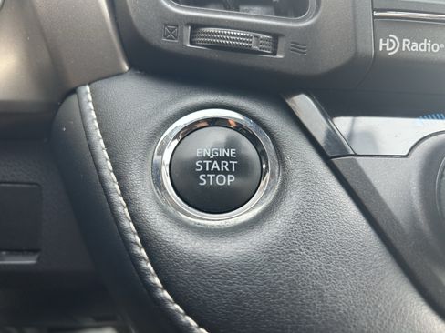 Used 2018 Toyota RAV4 XLE AWD/4WD image 32