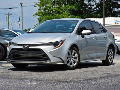Used 2023 Toyota Corolla LE FWD image 5