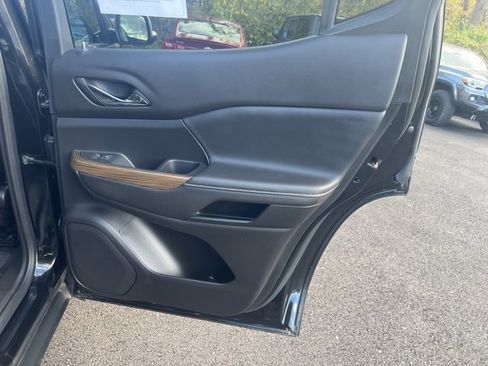 Used 2023 GMC Acadia SLE w/ Driver Convenience Package image 17