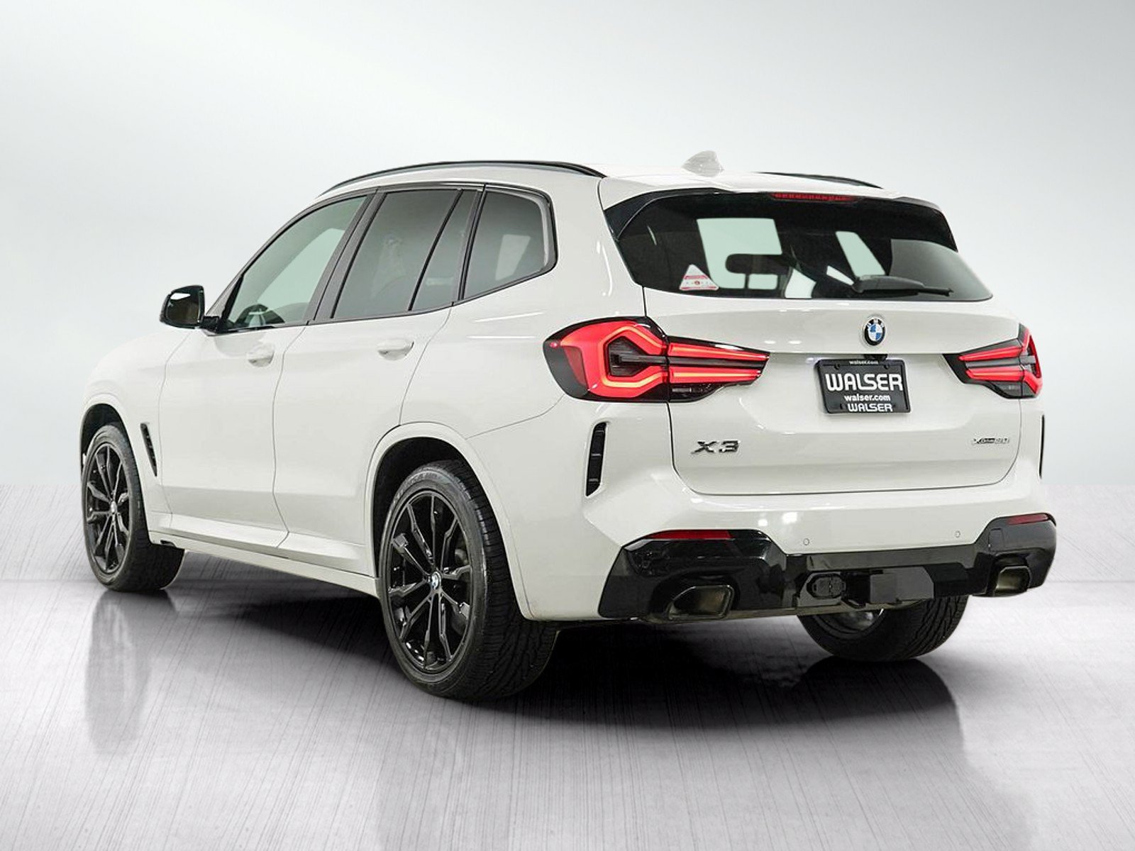 Used 2023 BMW X3 xDrive30i AWD/4WD image 3