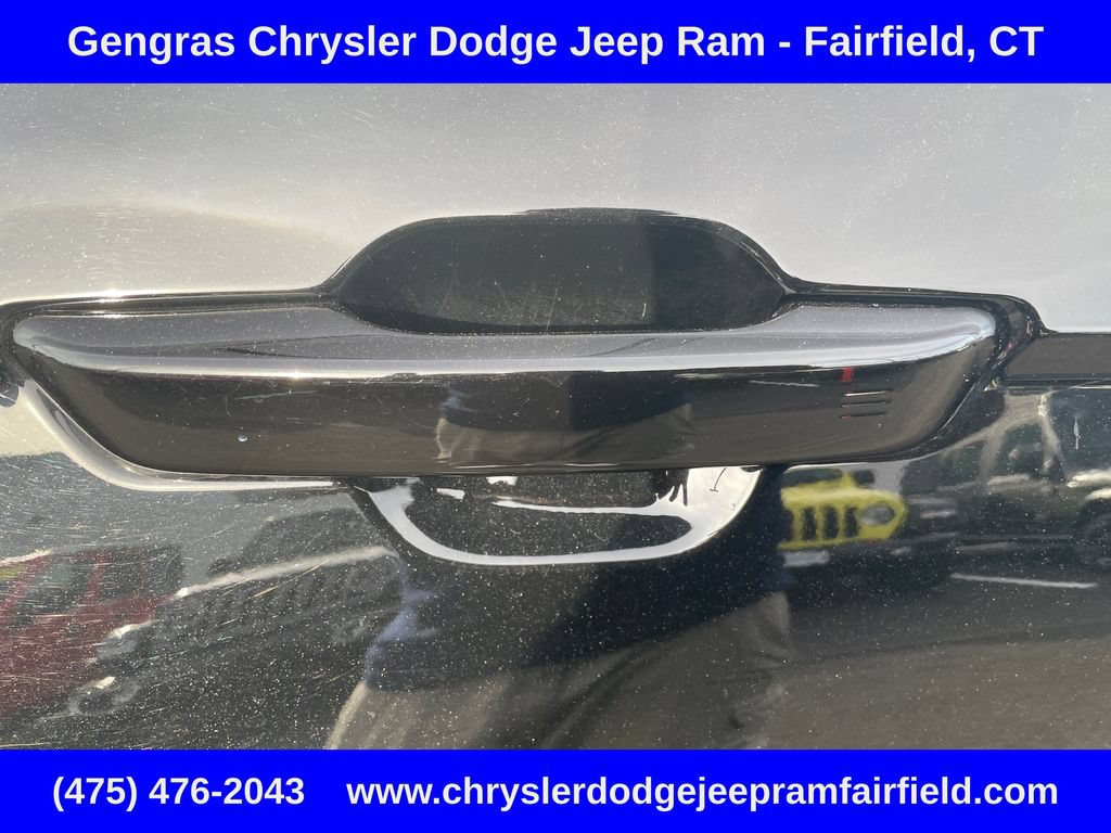 Used 2023 Jeep Grand Cherokee Limited w/ Luxury Tech Group II AWD/4WD image 18
