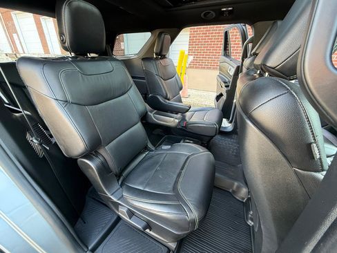 Used 2020 Ford Explorer ST w/ Premium Technology Package AWD/4WD image 23