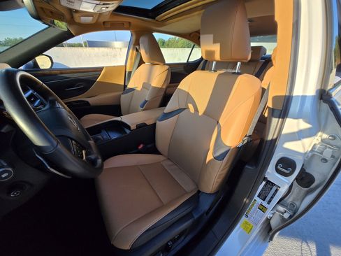 Used 2023 Lexus ES 350 w/ Premium Package FWD image 12