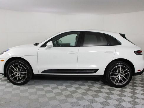 Certified 2025 Porsche Macan AWD/4WD image 2