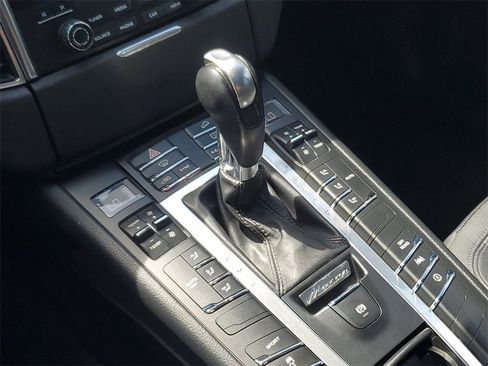 Used 2017 Porsche Macan image 28