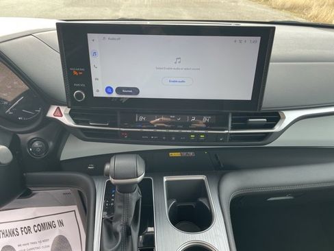 Used 2025 Toyota Sienna XLE image 18