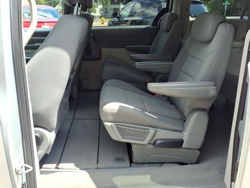 Used 2010 Dodge Grand Caravan Hero w/ Popular Equipment Group FWD image 7