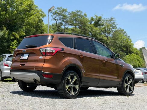 Used 2017 Ford Escape SE w/ Equipment Group 201A AWD/4WD image 4