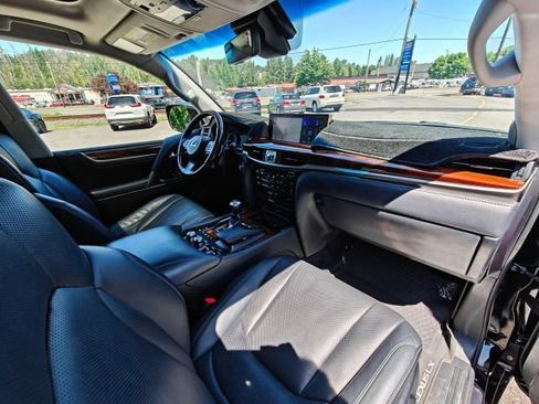 Used 2018 Lexus LX 570 4WD image 32