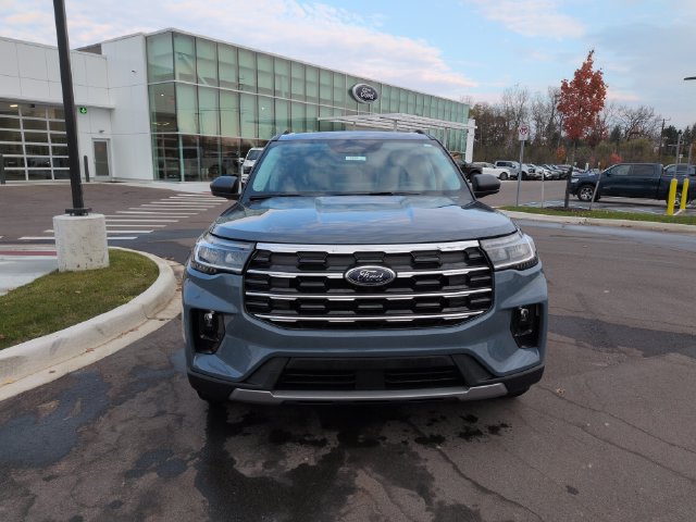 Used 2026 Ford Explorer Active w/ Active Comfort Package AWD/4WD image 8