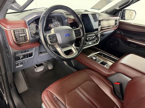 Used 2024 Ford Expedition Max Limited RWD image 3