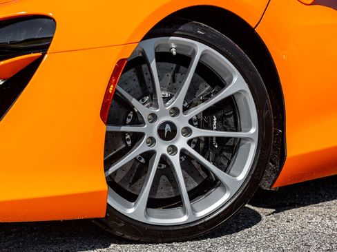 Used 2024 McLaren Artura RWD image 36