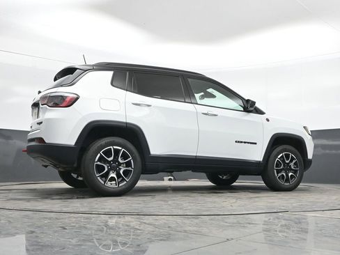Used 2025 Jeep Compass Trailhawk image 45