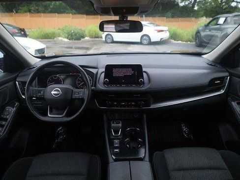 Used 2025 Nissan Rogue SV FWD image 7