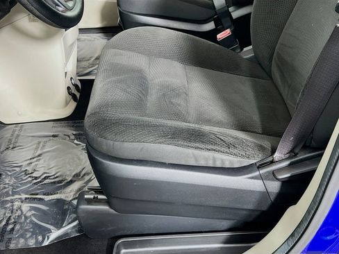 Used 2018 Dodge Grand Caravan SE w/ UConnect Hands-Free Group image 18