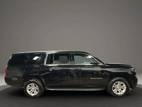 Used 2018 Chevrolet Suburban LT image 6