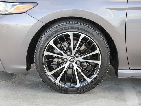 Used 2020 Toyota Camry SE image 10
