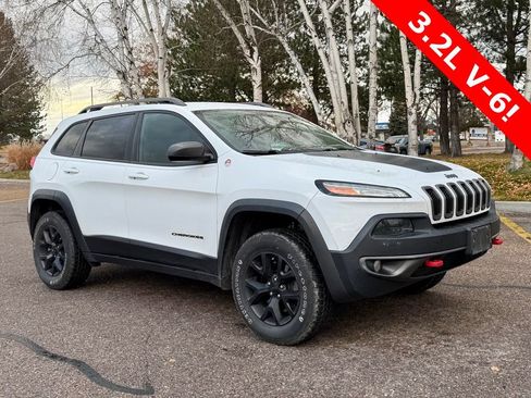 Used 2015 Jeep Cherokee Trailhawk image 2