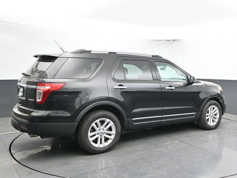 Used 2015 Ford Explorer XLT w/ Equipment Group 201B FWD image 10