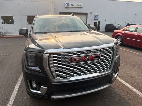 Used 2021 GMC Yukon XL Denali w/ Advanced Technology Package AWD/4WD image 3