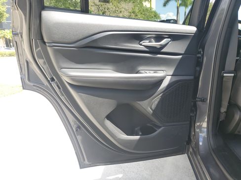 Used 2024 Jeep Grand Cherokee Altitude RWD image 16