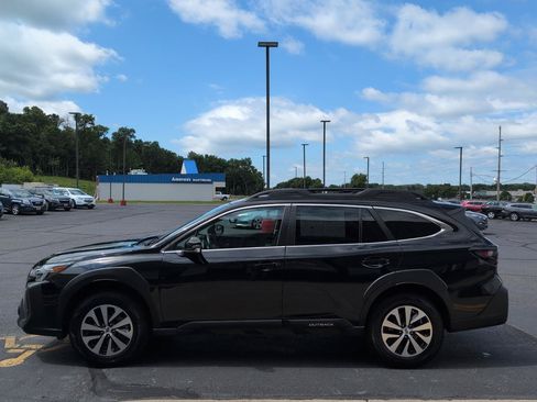 Used 2023 Subaru Outback Premium AWD/4WD image 5