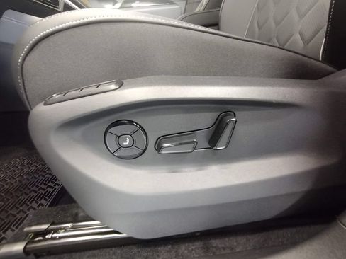 New 2026 Volkswagen Tiguan SEL R-Line AWD/4WD image 23