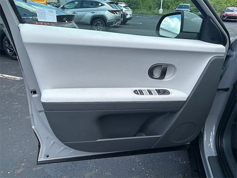 New 2025 Hyundai Ioniq 5 SEL image 16