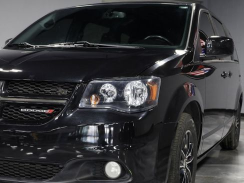 Used 2018 Dodge Grand Caravan SE FWD image 27