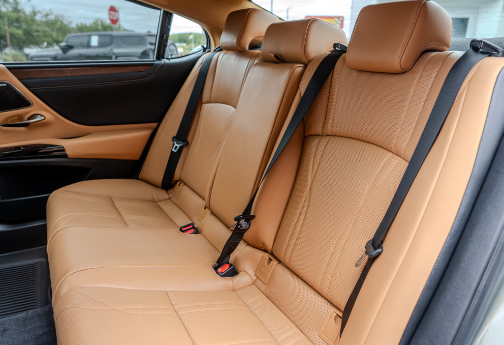 Used 2024 Lexus ES 350 Ultra Luxury w/ Accessory Package (Z1) FWD image 21