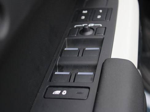 Used 2024 Land Rover Defender 110 S image 14