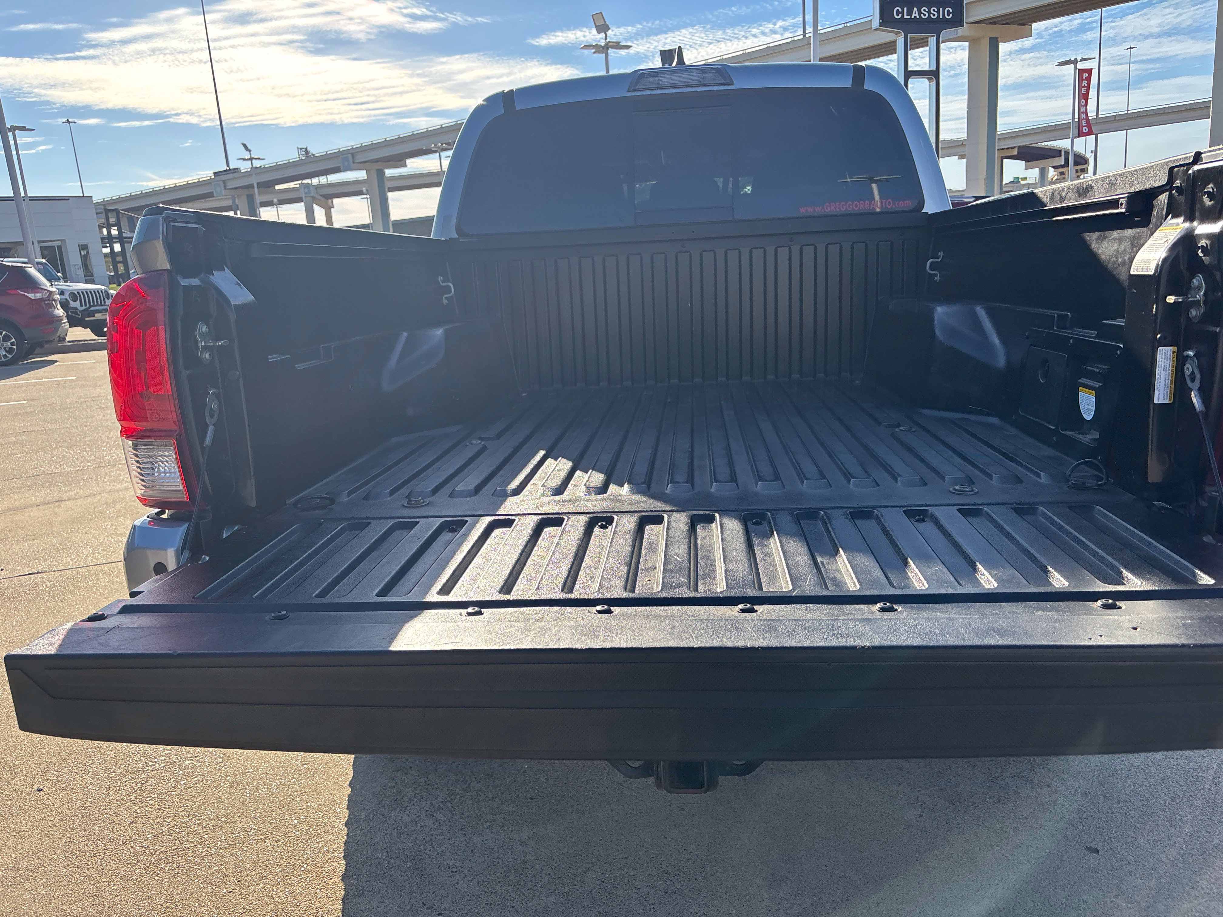 Used 2019 Toyota Tacoma TRD Off-Road w/ Technology Package AWD/4WD image 8